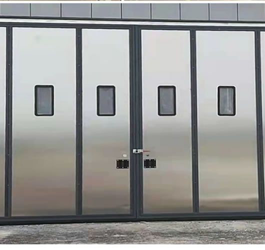 Insulated folding door