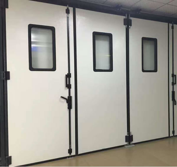 Insulated folding door