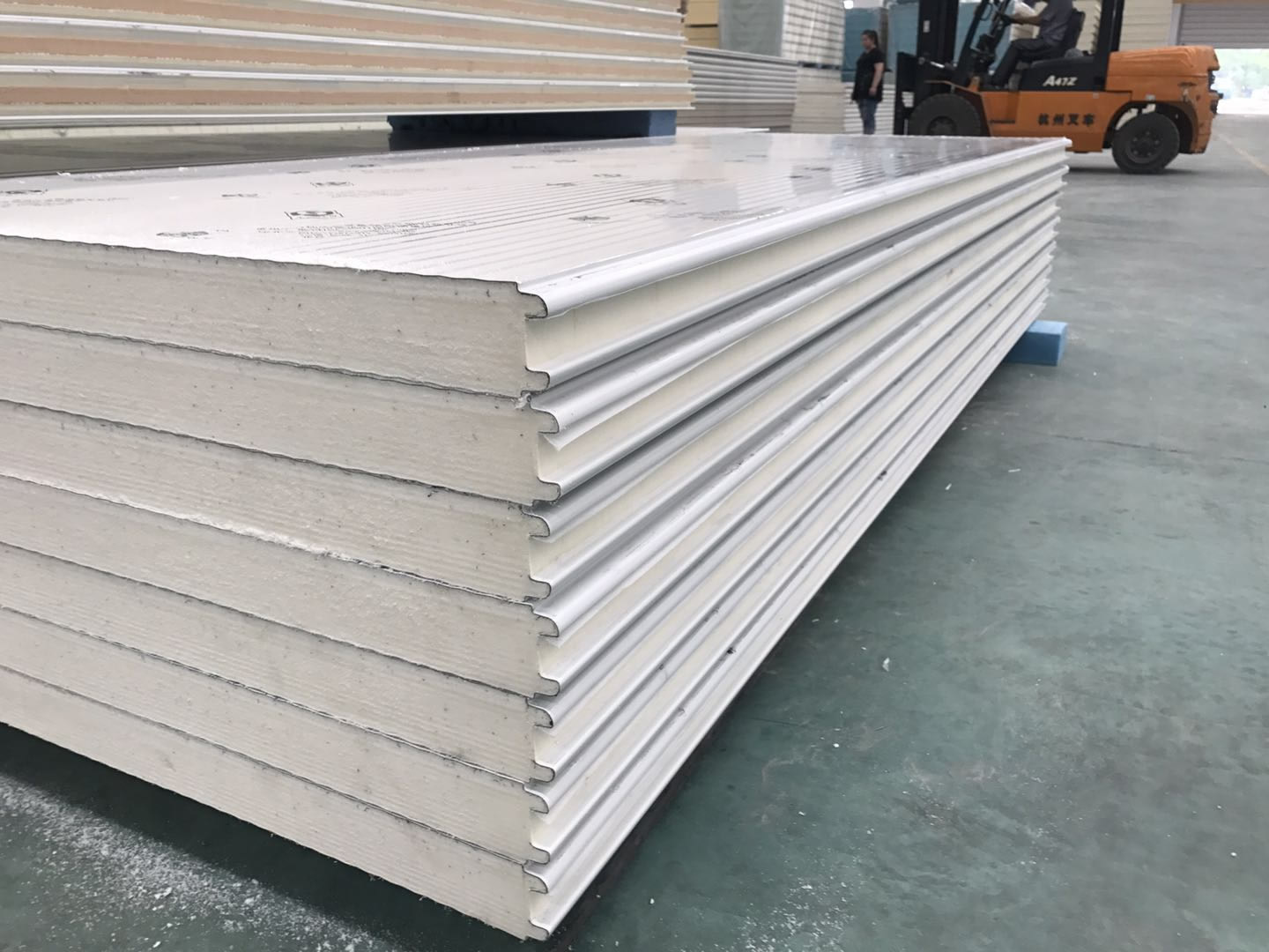 聚氨酯板在冷庫(kù)應(yīng)用的優(yōu)點(diǎn)是什么 